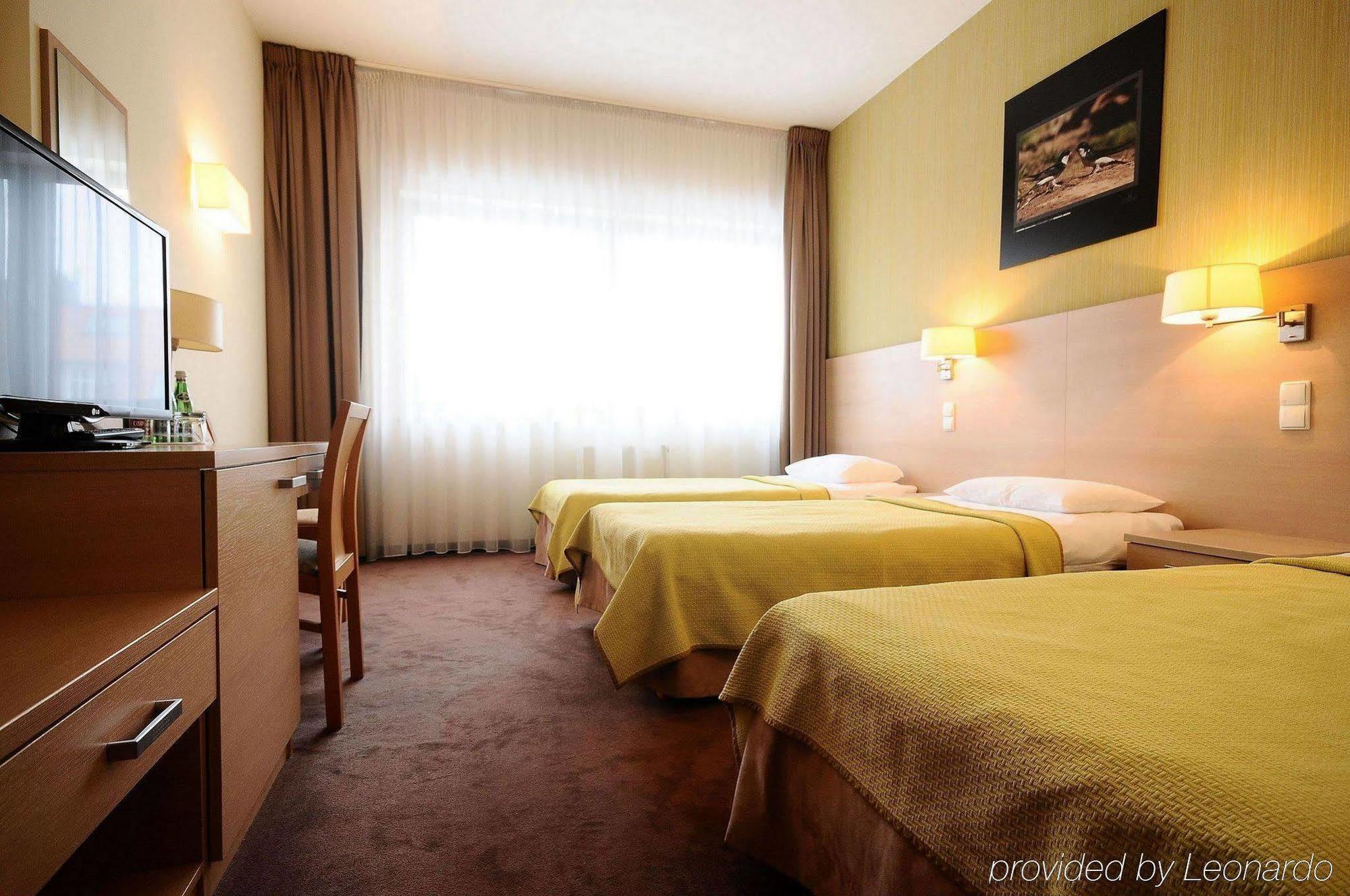 Hotel Oliwski Gdansk Room photo